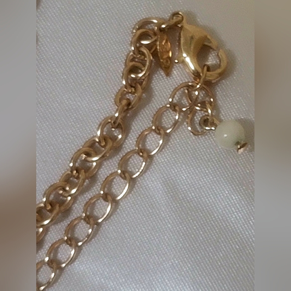 SAQ Avon Gold Tone Round Necklace With Clear Pave Rhinestones - Picture 3 of 9